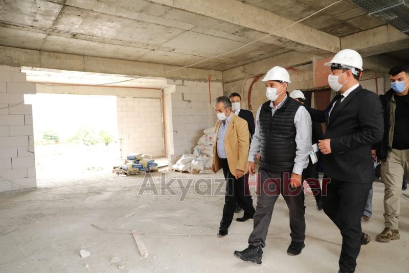 Vali Kaldırım Akyazı'da ziyaretlerde bulundu