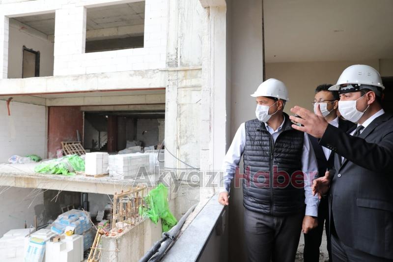 Vali Kaldırım Akyazı'da ziyaretlerde bulundu