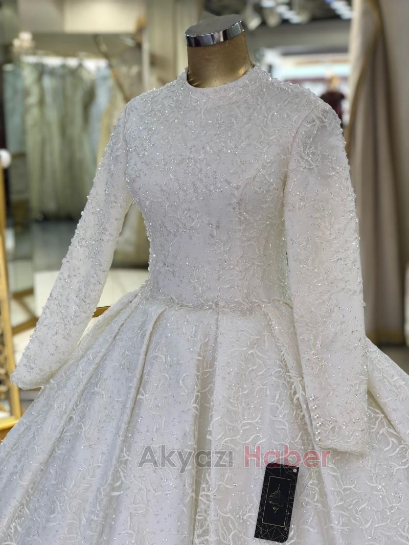 Gelinliklerde Büyük Kristal Zarina indirimi başladı