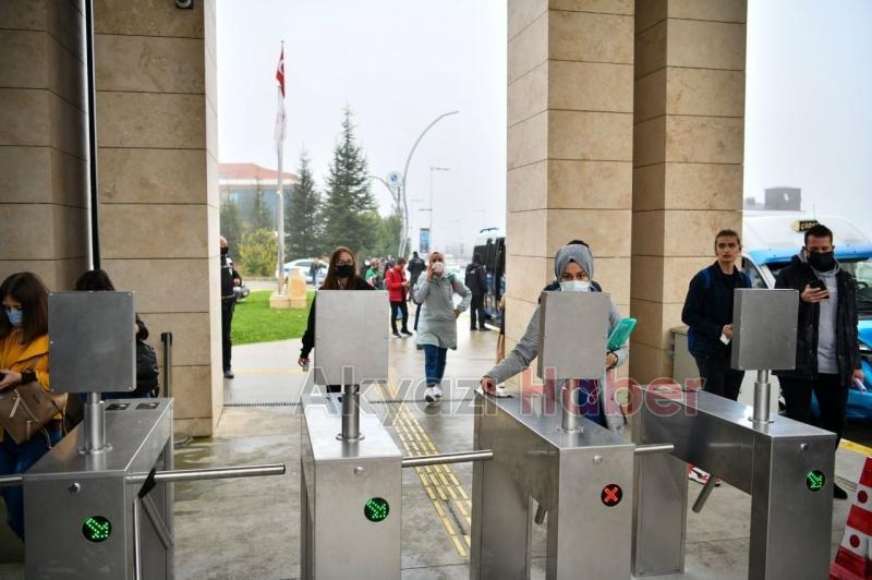 SAÜ'ye girişlerde HES kodlu turnike dönemi