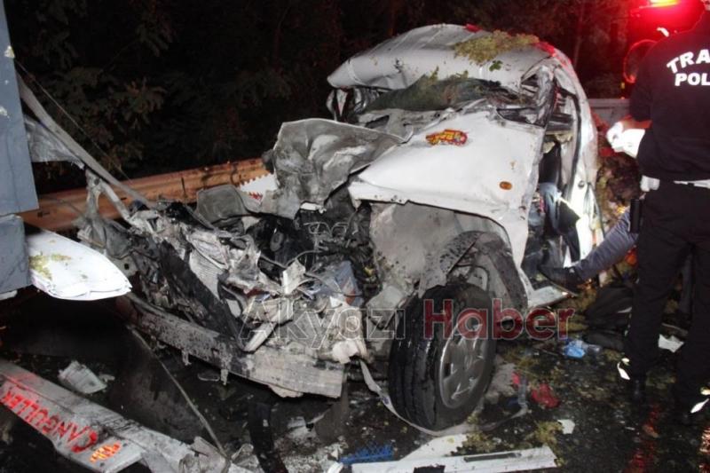 TEM'de arıza yapan tıra çarptı: 1 ölü