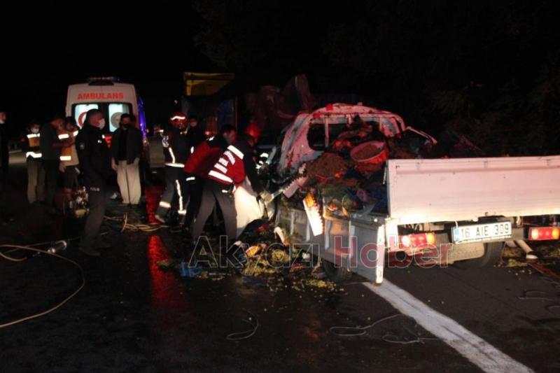 TEM'de arıza yapan tıra çarptı: 1 ölü