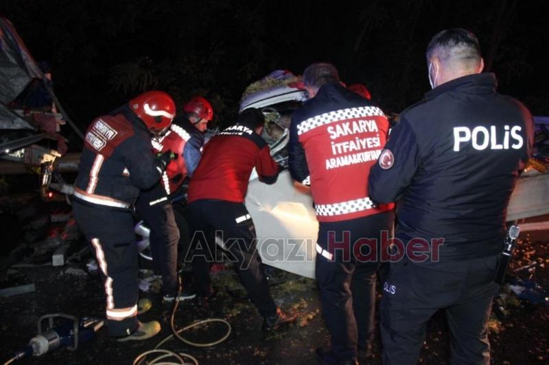 TEM'de arıza yapan tıra çarptı: 1 ölü