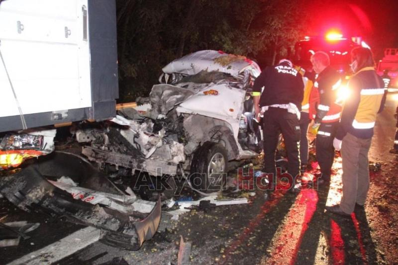 TEM'de arıza yapan tıra çarptı: 1 ölü