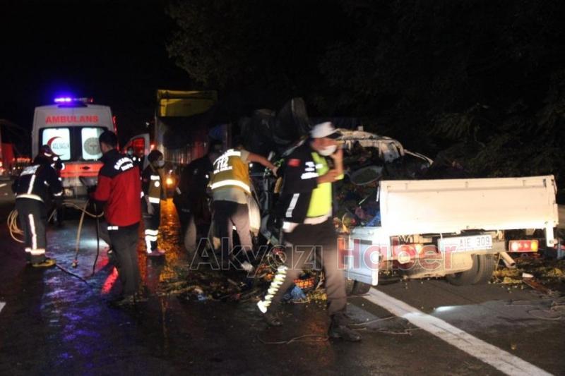 TEM'de arıza yapan tıra çarptı: 1 ölü