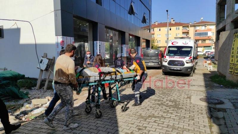 İnşaatta iskele kırıldı: 2 yaralı
