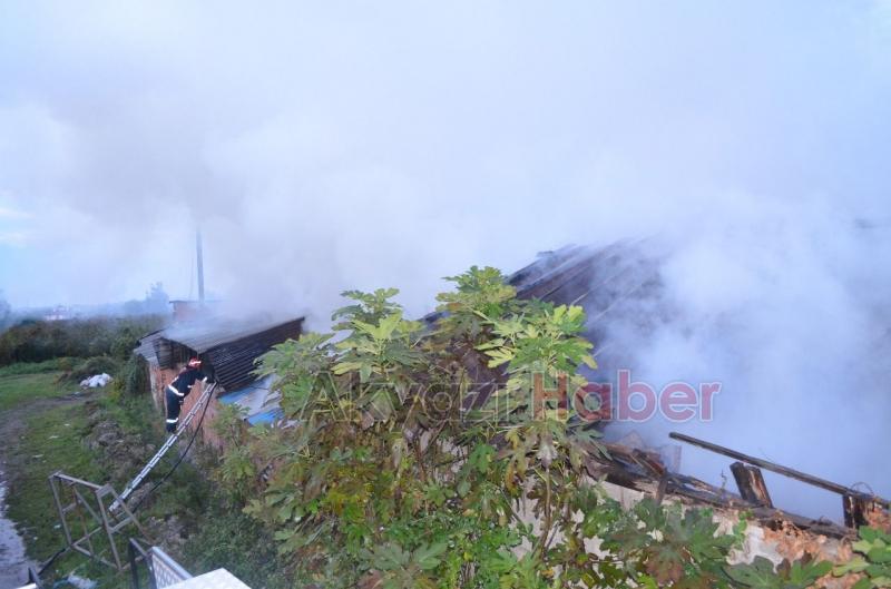 Hendek'te kereste atölyesi yandı
