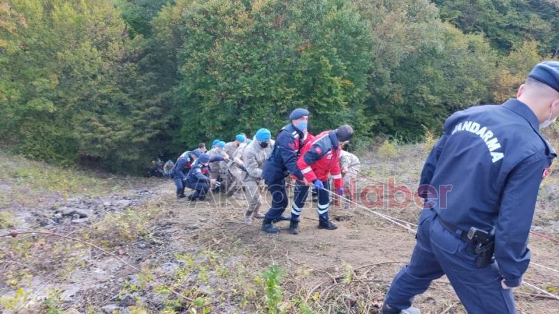 Turizm otobüsü dereye yuvarlandı: 2 ölü, 14 yaralı