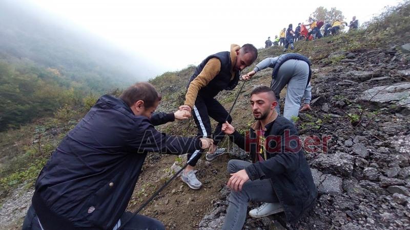 Turizm otobüsü dereye yuvarlandı: 2 ölü, 14 yaralı