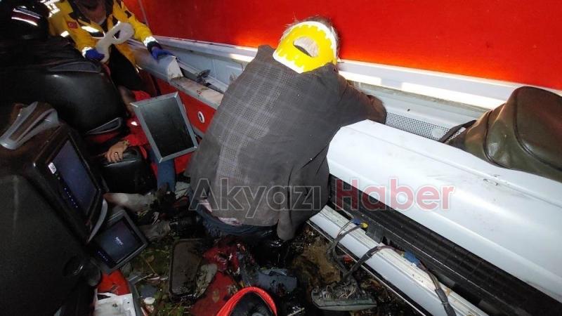 Turizm otobüsü dereye yuvarlandı: 2 ölü, 14 yaralı