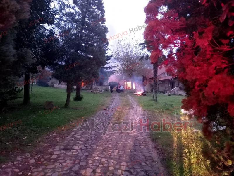 Akyazı'da emekli generalin evleri ateşe verildi