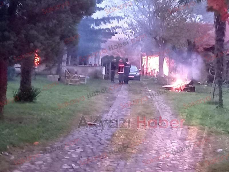 Akyazı'da emekli generalin evleri ateşe verildi