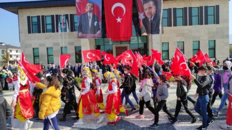 Akyazı'da 29 Ekim Cumhuriyet Bayramı coşkuyla kutlandı