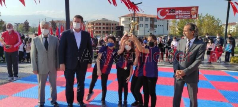 Akyazı'da 29 Ekim Cumhuriyet Bayramı coşkuyla kutlandı