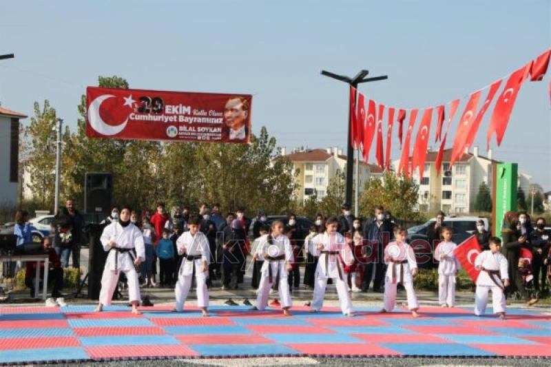 Akyazı'da 29 Ekim Cumhuriyet Bayramı coşkuyla kutlandı