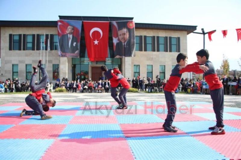 Akyazı'da 29 Ekim Cumhuriyet Bayramı coşkuyla kutlandı