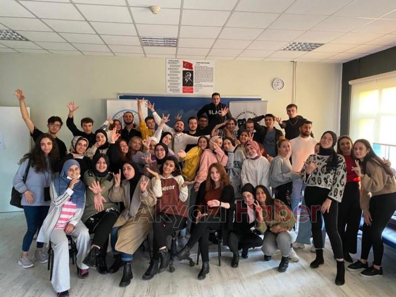 Akyazı'da üniversiteliler için tiyatro kursu açıldı