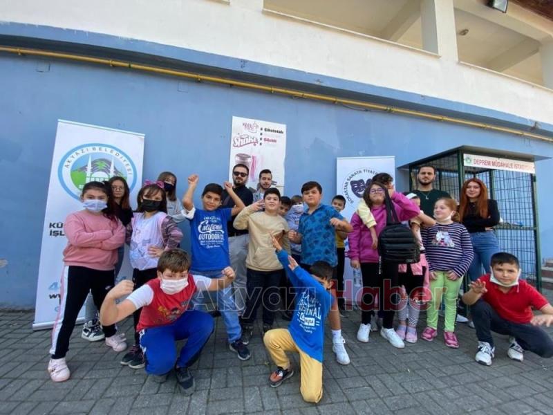 Akyazı'da üniversiteliler için tiyatro kursu açıldı