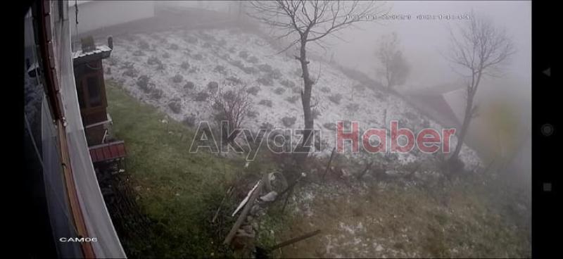 Keremali Yaylası'na mevsimin ilk karı düştü