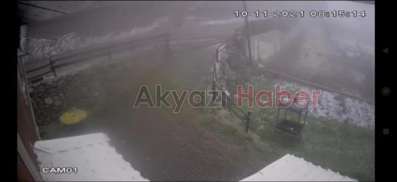 Keremali Yaylası'na mevsimin ilk karı düştü