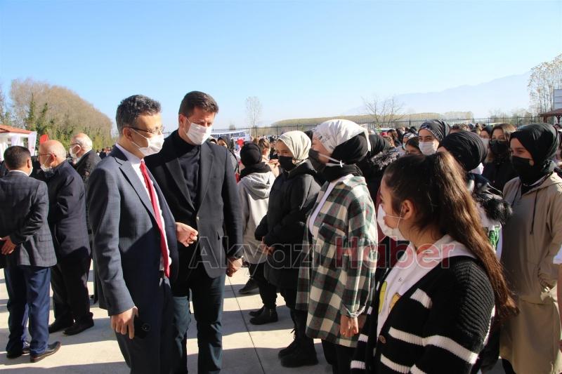 Akyazı'da geleceğe nefes olacak yeni fidanlar toprakla buluştu