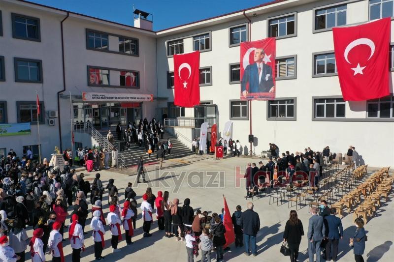 Akyazı'da geleceğe nefes olacak yeni fidanlar toprakla buluştu