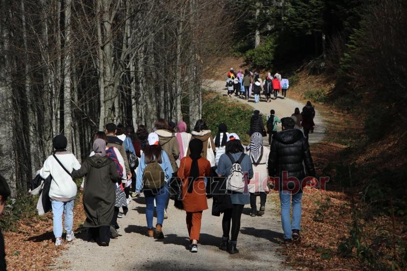 Akyazı Belediyesi'nden üniversite öğrencilerine doğa gezisi