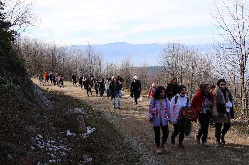 Akyazı Belediyesi'nden üniversite öğrencilerine doğa gezisi