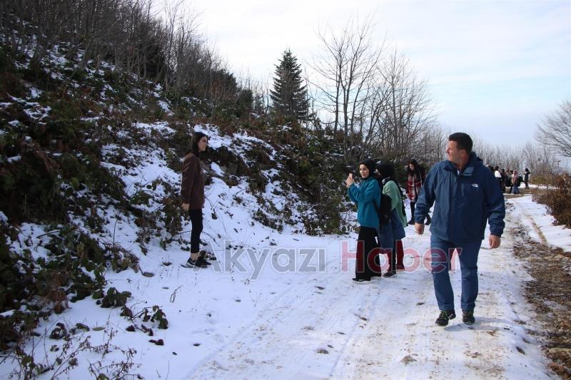 Akyazı Belediyesi'nden üniversite öğrencilerine doğa gezisi