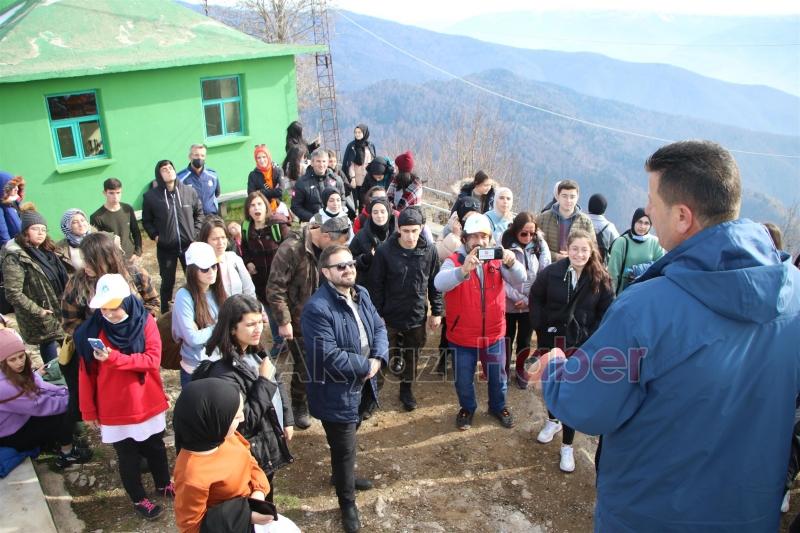 Akyazı Belediyesi'nden üniversite öğrencilerine doğa gezisi