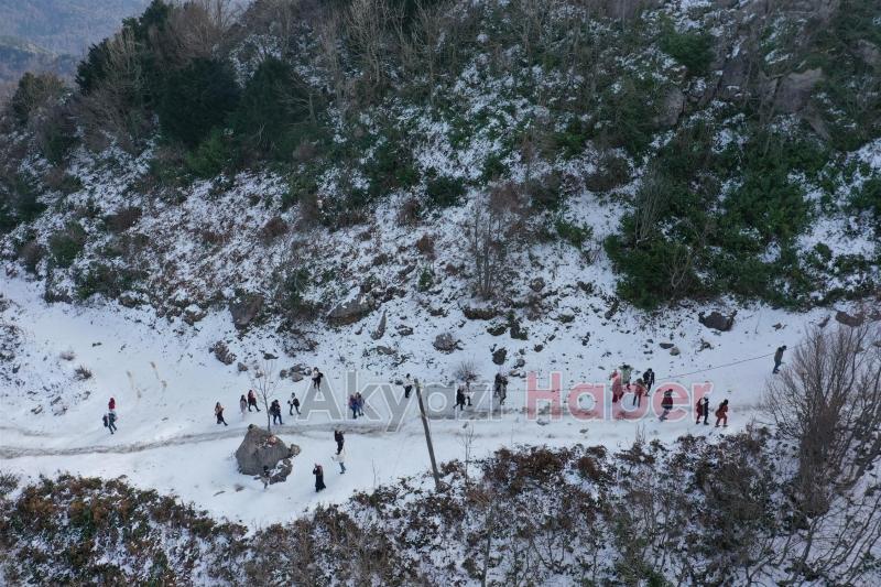 Akyazı Belediyesi'nden üniversite öğrencilerine doğa gezisi