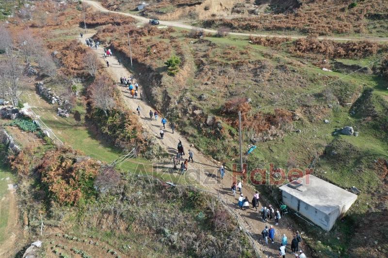 Akyazı Belediyesi'nden üniversite öğrencilerine doğa gezisi