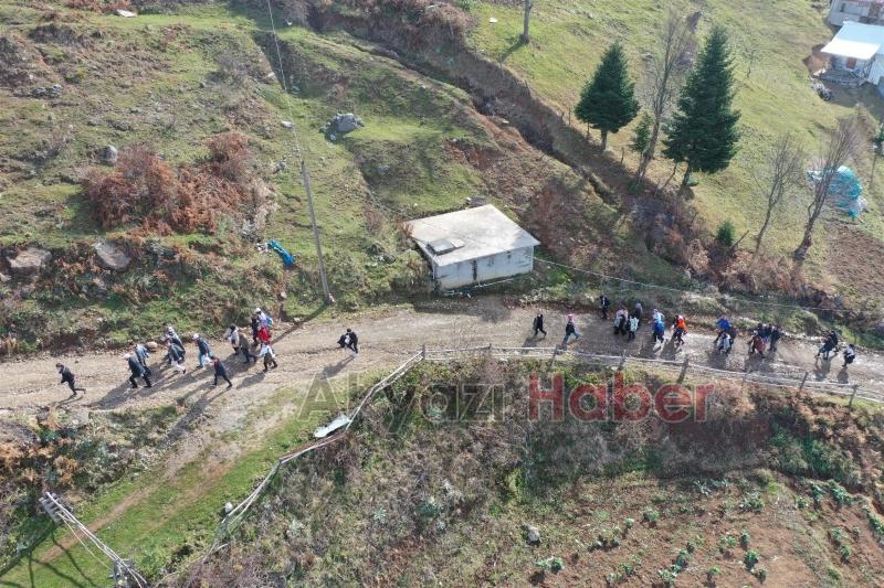 Akyazı Belediyesi'nden üniversite öğrencilerine doğa gezisi