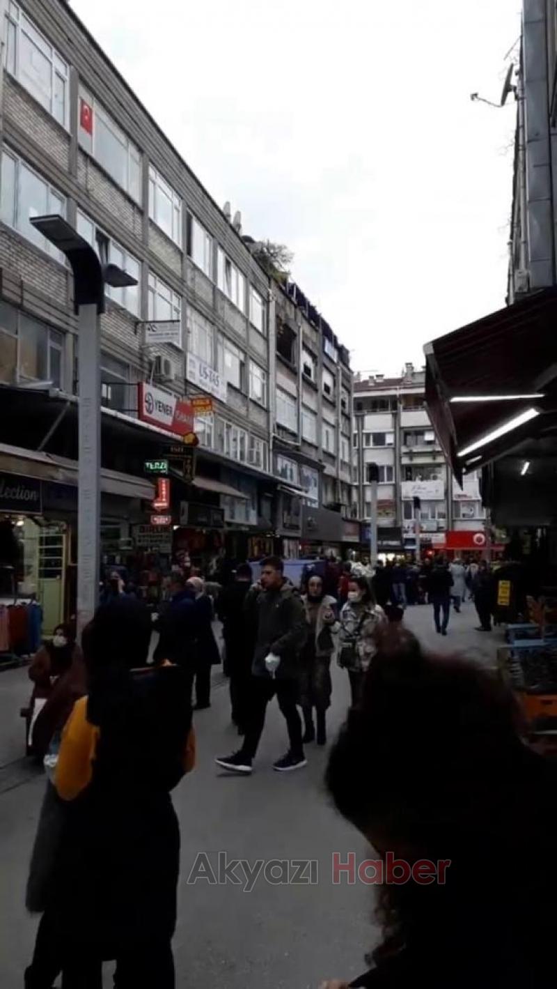 İki büyük deprem Vatandaşlar sokağa döküldü