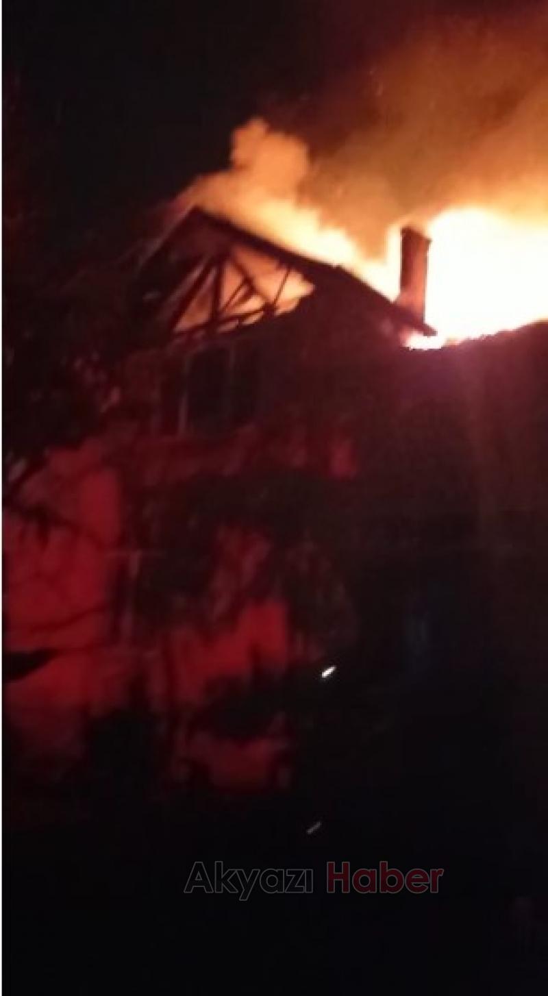 Çatı yangını korkuttu