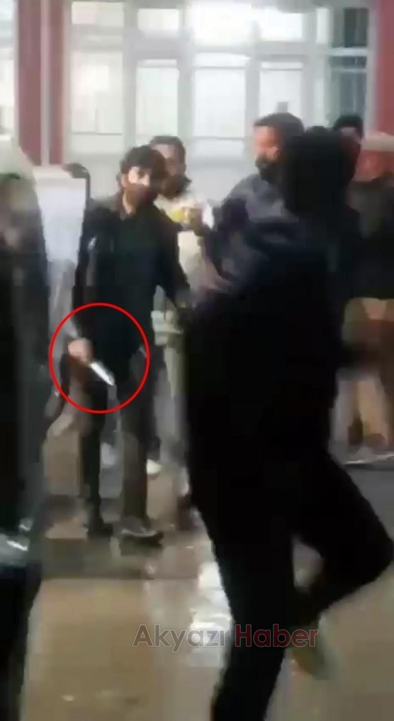 Mülteci grubun sopa, şemsiye ve bıçaklı kavgası kamerada