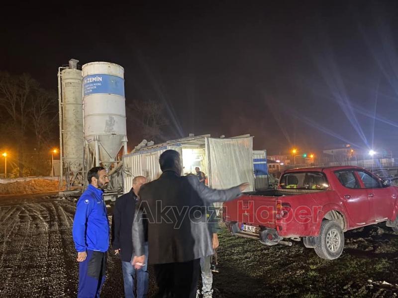 Akyazı Spor Kompleksi'nde çalışmalar gece gündüz sürüyor