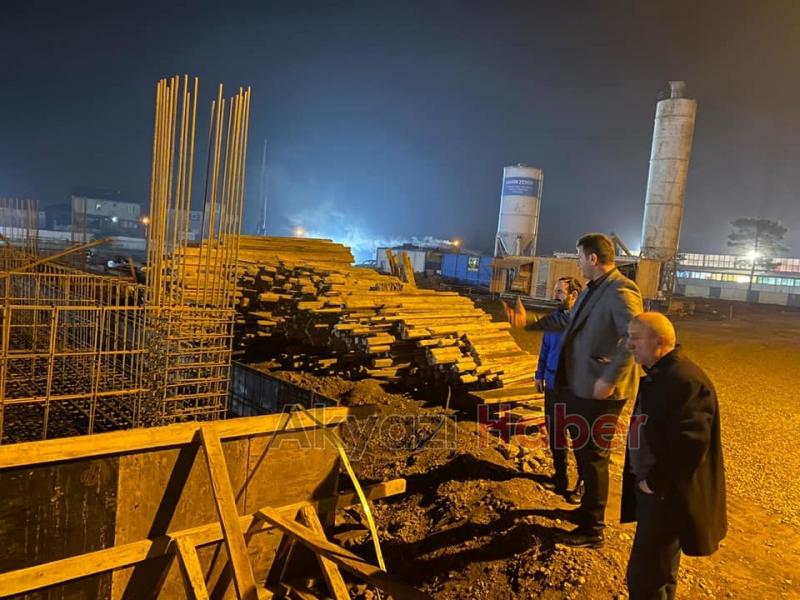 Akyazı Spor Kompleksi'nde çalışmalar gece gündüz sürüyor