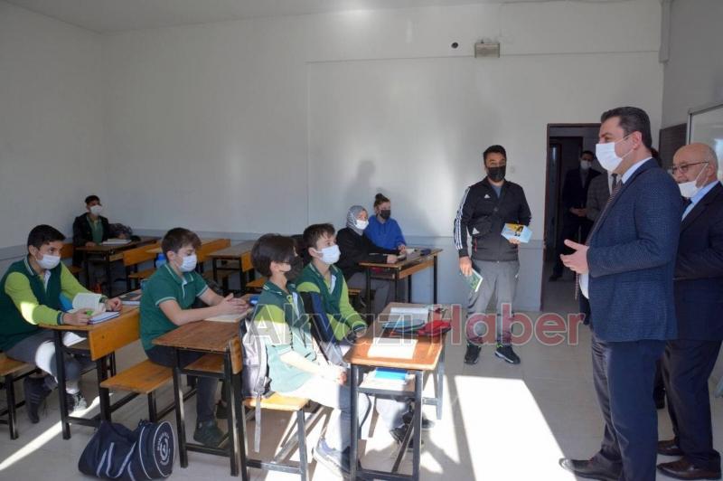 İl Milli Eğitim Müdürü Akyazı'da okullardan inceleme yaptı
