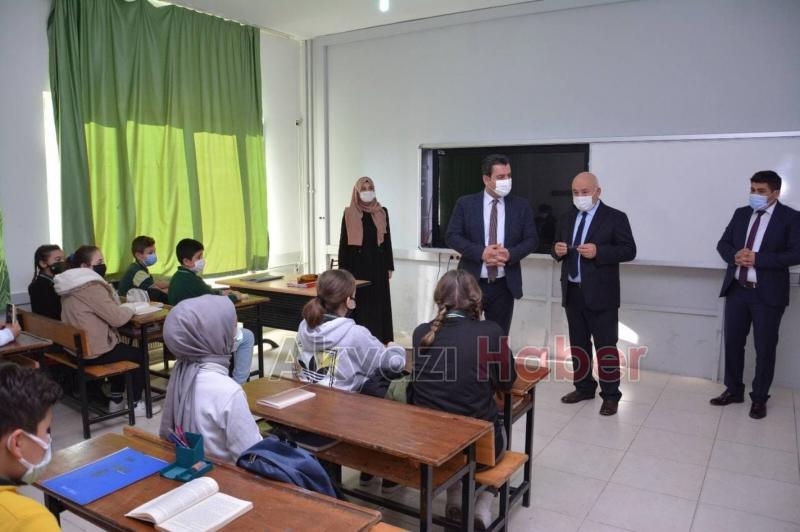 İl Milli Eğitim Müdürü Akyazı'da okullardan inceleme yaptı