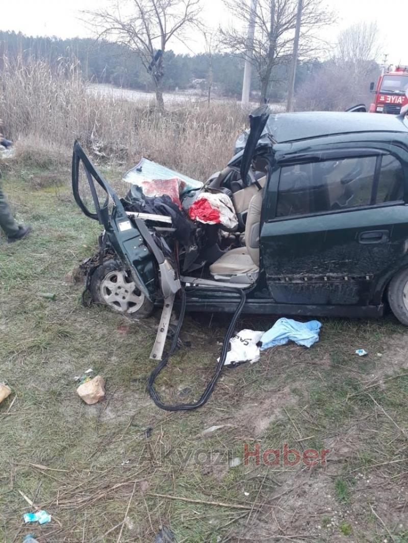 Sakarya plakalı otomobil, servisle çarpıştı: 9 yaralı