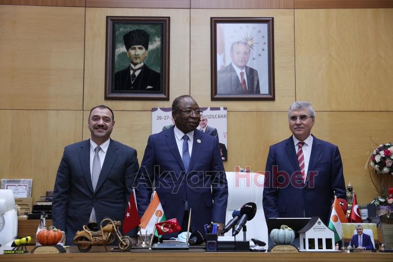Nijer Başbakanı Sakarya'yı ziyaret etti