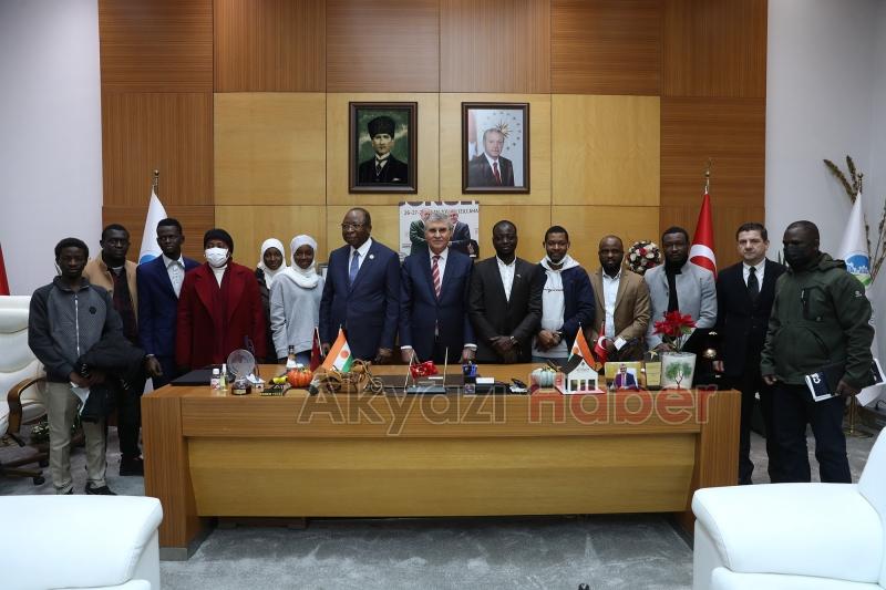 Nijer Başbakanı Sakarya'yı ziyaret etti