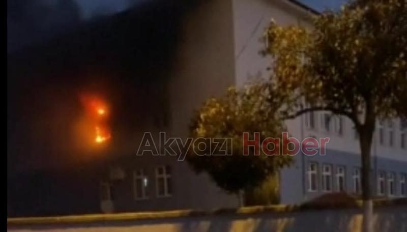 Karapürçek'te okulda yangın çıktı