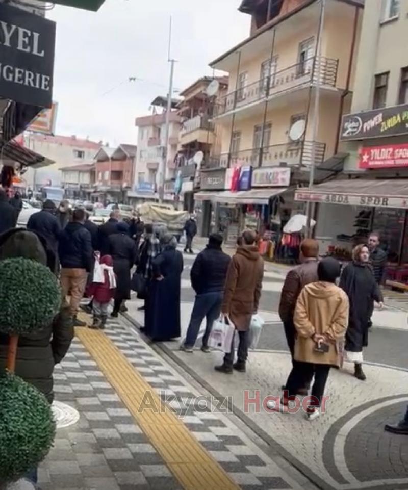 Akyazı'da ilaç kuyruğu vatandaşı isyan ettirdi