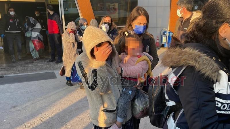 Kucaklarındaki bebeklerle adliyeye sevk edildiler