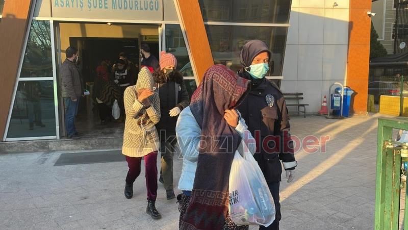 Kucaklarındaki bebeklerle adliyeye sevk edildiler