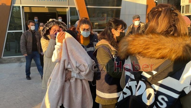 Kucaklarındaki bebeklerle adliyeye sevk edildiler