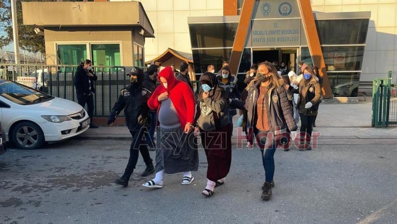 Kucaklarındaki bebeklerle adliyeye sevk edildiler