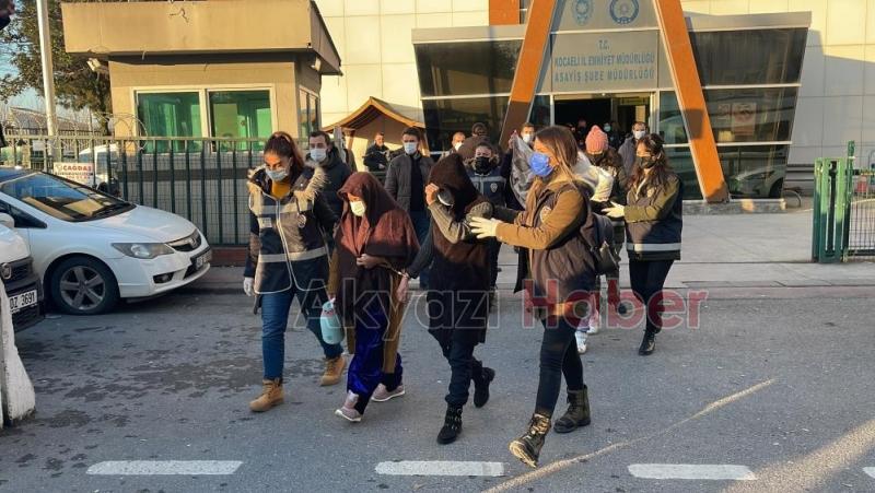 Kucaklarındaki bebeklerle adliyeye sevk edildiler